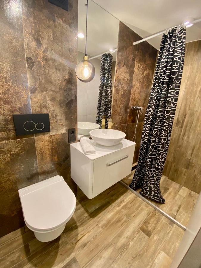 Leogrand Apartments On Filatova 12 ลวีฟ ภายนอก รูปภาพ